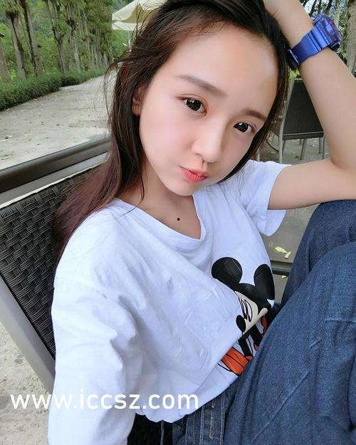 吃瓜女网红大汗淋漓,揭秘网红幕后辛酸